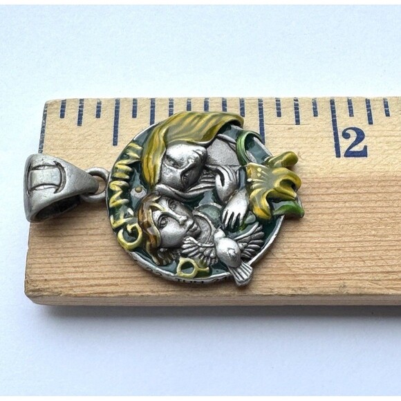 Vintage Gemini Twins Pewter & Enamel Charm Pendant Zodiac 3D Textured Green Ylw - Picture 5 of 5